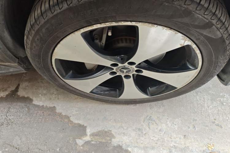 Used Mercedes-Benz GLC 2018 GLC 300 4MATIC Sport Edition Right Front Wheel Hub