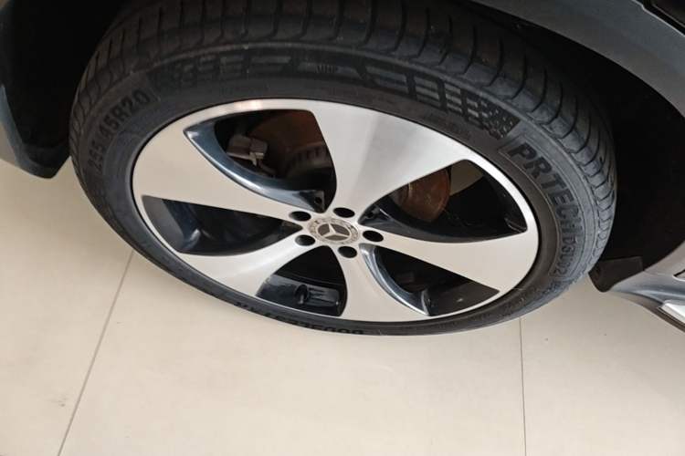 Used Mercedes-Benz GLC 2018 Refreshed GLC 300 4MATIC Dynamic Edition Right Rear Wheel Hub