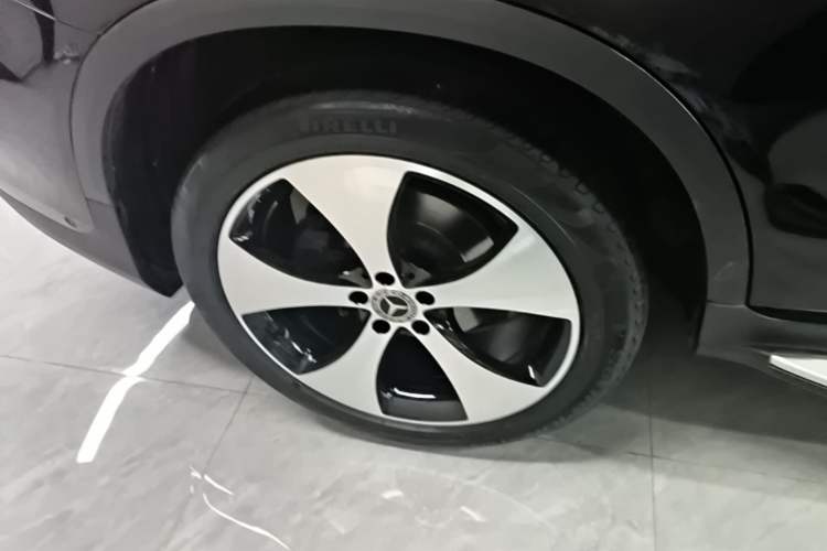 Used Mercedes-Benz GLC 2018 GLC 300 4MATIC Sport Edition Right Rear Wheel Hub
