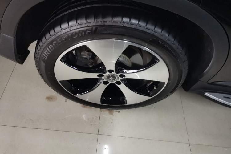 Used Mercedes-Benz GLC 2018 Refreshed GLC 300 4MATIC Dynamic Edition Right Rear Wheel Hub