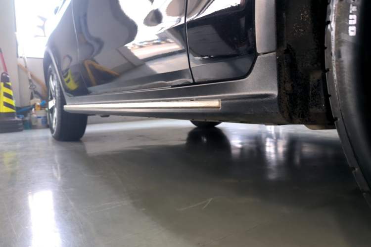 Used Mercedes-Benz GLC 2018 GLC 260 4MATIC Luxury Model Right Side Sill