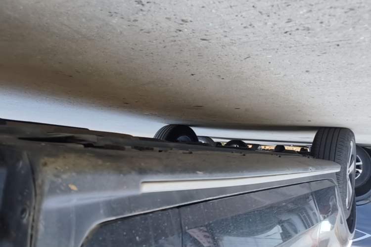Used Mercedes-Benz GLC 2018 Facelift GLC 260 4MATIC Luxury Edition Right Side Sill