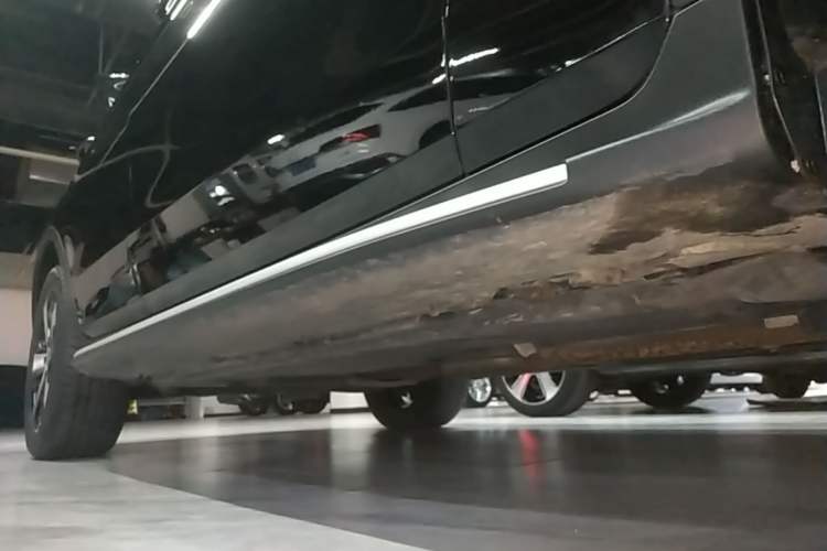 Used Mercedes-Benz GLC 2018 GLC 260 4MATIC Luxury Model Right Side Sill