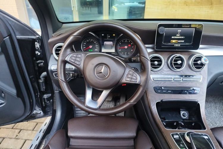 Used Mercedes-Benz GLC 2018 GLC 300 4MATIC Sport Edition Steering Wheel