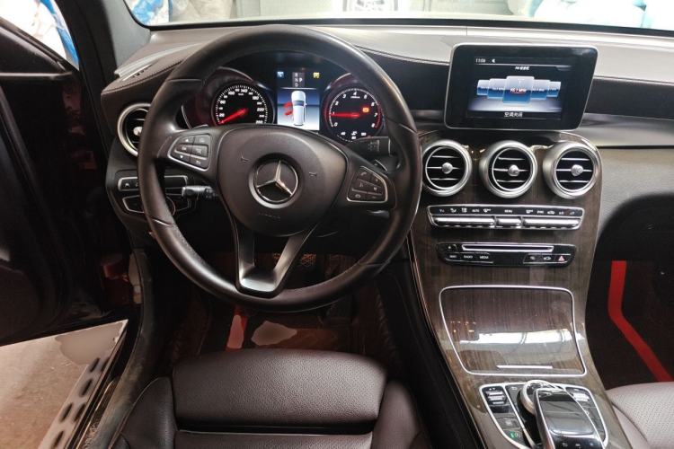 Used Mercedes-Benz GLC 2018 GLC 260 4MATIC Luxury Model Steering Wheel