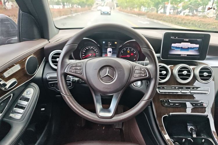 Used Mercedes-Benz GLC 2018 Facelifted GLC 260 4MATIC Dynamic Edition Steering Wheel