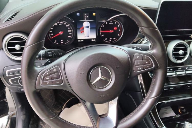 Used Mercedes-Benz GLC 2018 Facelift GLC 260 4MATIC Luxury Edition Steering Wheel