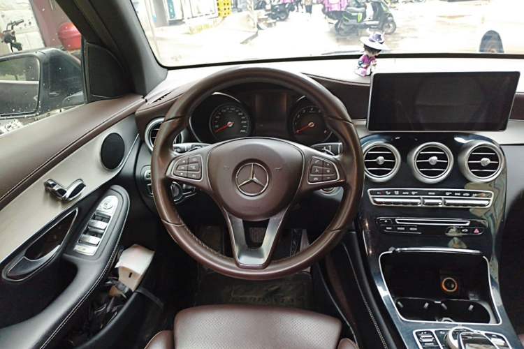 Used Mercedes-Benz GLC 2018 Facelift GLC 200 4MATIC Steering Wheel