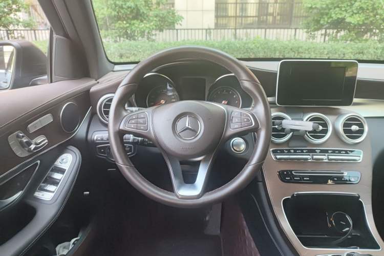 Used Mercedes-Benz GLC 2018 Refreshed GLC 300 4MATIC Dynamic Edition Steering Wheel