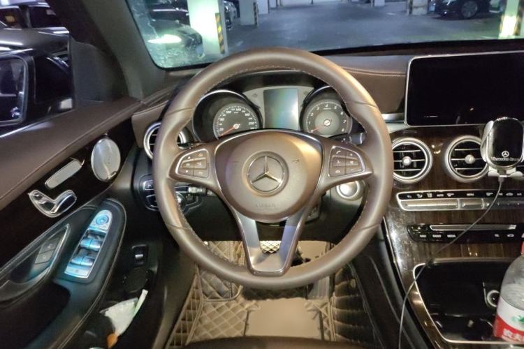Used Mercedes-Benz GLC 2018 GLC 260 4MATIC Luxury Model Steering Wheel