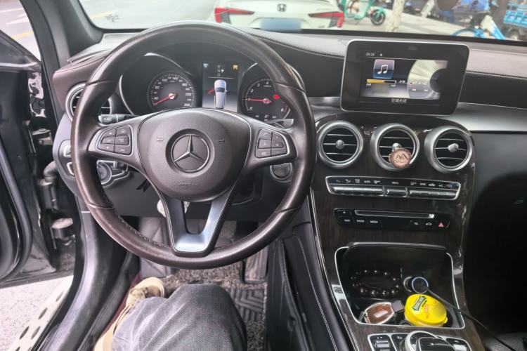 Used Mercedes-Benz GLC 2018 Facelifted GLC 260 4MATIC Dynamic Edition Steering Wheel