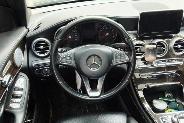 Used Mercedes-Benz GLC 2018 Facelifted GLC 260 4MATIC Dynamic Edition Steering Wheel