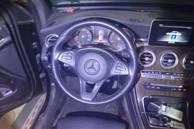 Used Mercedes-Benz GLC 2018 GLC 260 4MATIC Luxury Model Steering Wheel