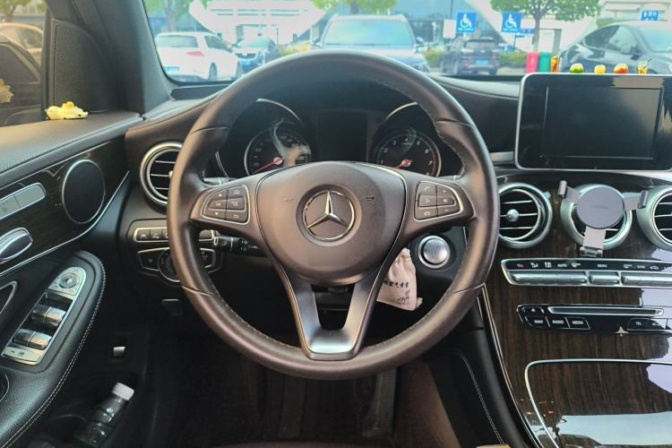 Used Mercedes-Benz GLC 2018 Facelift GLC 260 4MATIC Luxury Edition Steering Wheel