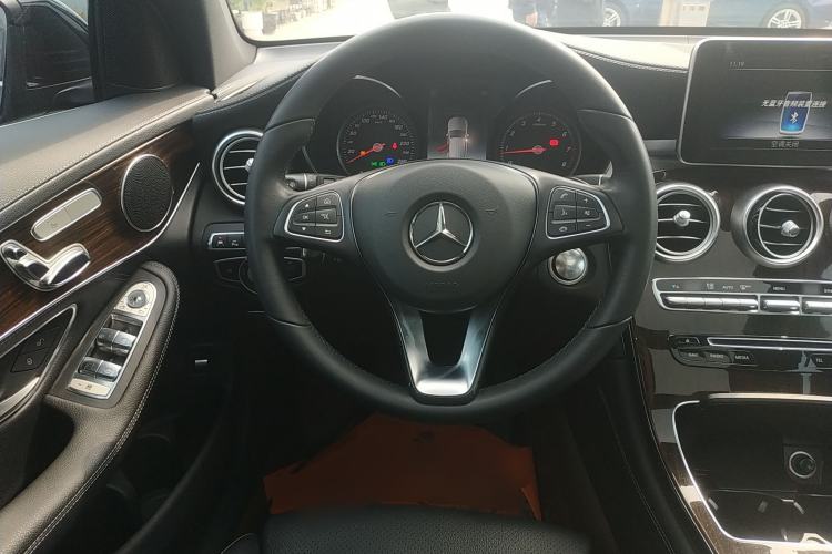 Used Mercedes-Benz GLC 2018 Facelift GLC 260 4MATIC Luxury Edition Steering Wheel