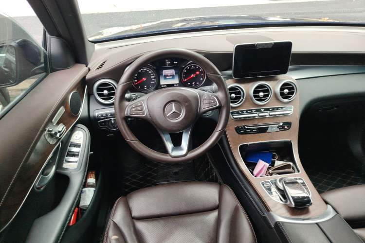 Used Mercedes-Benz GLC 2018 Refreshed GLC 300 4MATIC Dynamic Edition Steering Wheel