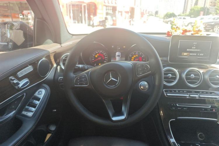 Used Mercedes-Benz GLC 2018 GLC 260 4MATIC Luxury Model Steering Wheel