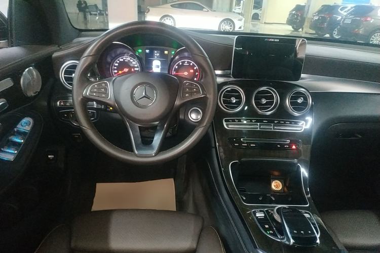 Used Mercedes-Benz GLC 2018 GLC 260 4MATIC Luxury Model Steering Wheel