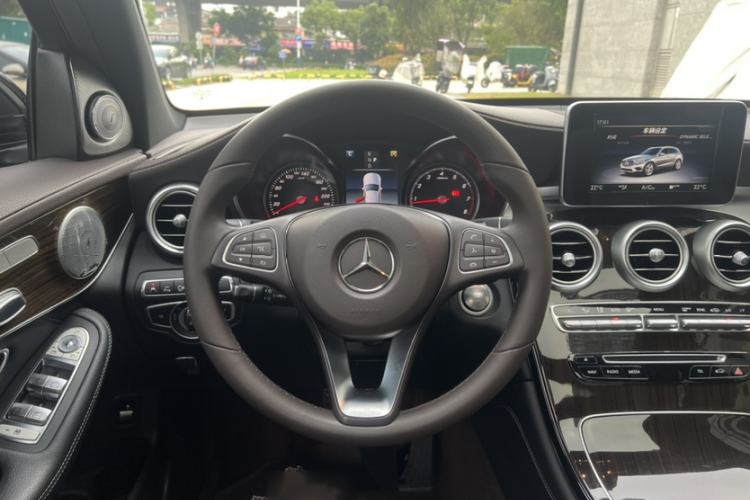 Used Mercedes-Benz GLC 2018 Facelift GLC 260 4MATIC Luxury Edition Steering Wheel