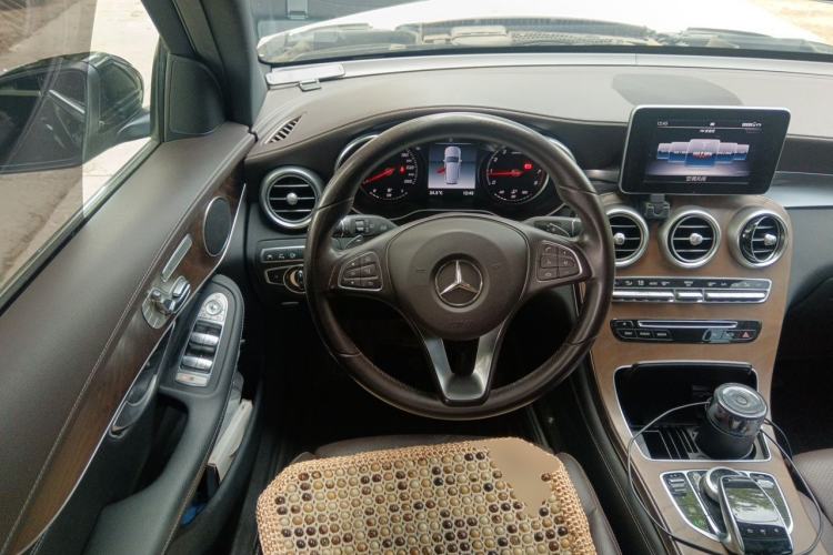 Used Mercedes-Benz GLC 2018 GLC 300 4MATIC Sport Edition Steering Wheel