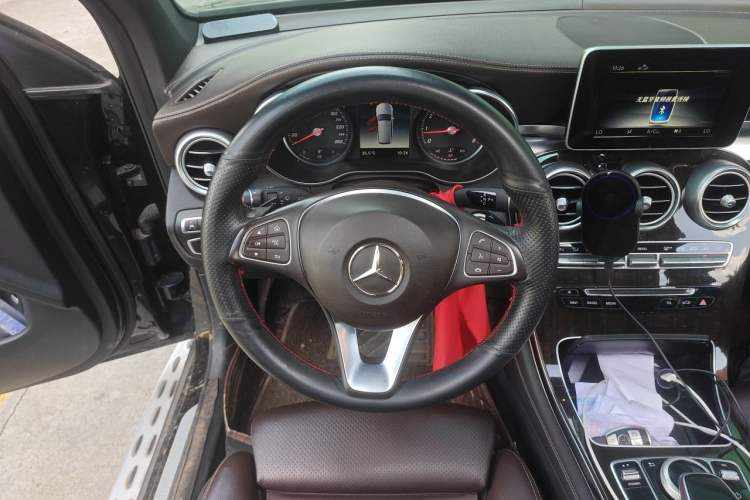 Used Mercedes-Benz GLC 2018 Facelift GLC 260 4MATIC Luxury Edition Steering Wheel