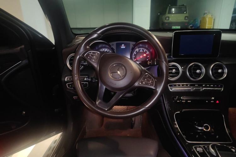 Used Mercedes-Benz GLC 2018 GLC 260 4MATIC Luxury Model Steering Wheel