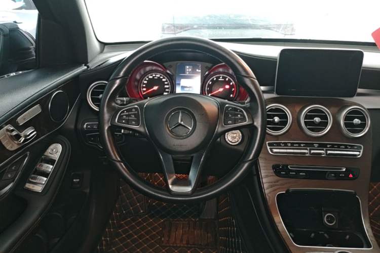 Used Mercedes-Benz GLC 2018 Refreshed GLC 300 4MATIC Dynamic Edition Steering Wheel