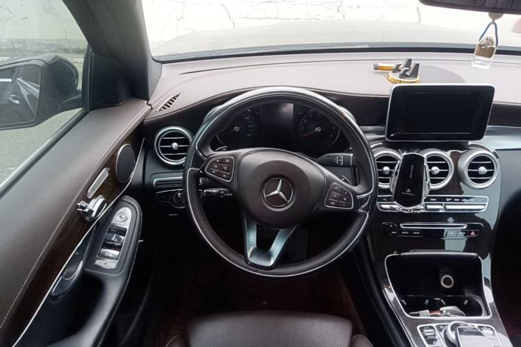Used Mercedes-Benz GLC 2018 Facelifted GLC 260 4MATIC Dynamic Edition Steering Wheel