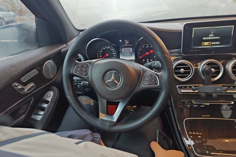 Used Mercedes-Benz GLC 2018 Facelift GLC 260 4MATIC Luxury Edition Steering Wheel