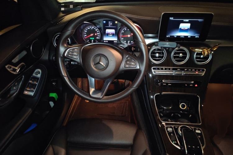 Used Mercedes-Benz GLC 2018 GLC 260 4MATIC Dynamic Edition Steering Wheel