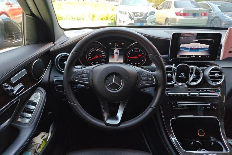 Used Mercedes-Benz GLC 2018 GLC 260 4MATIC Dynamic Edition Steering Wheel