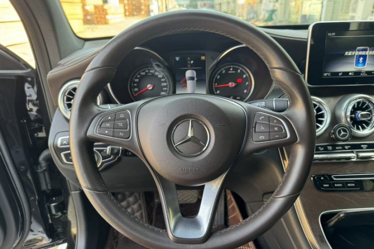 Used Mercedes-Benz GLC 2018 Refreshed GLC 300 4MATIC Dynamic Edition Steering Wheel