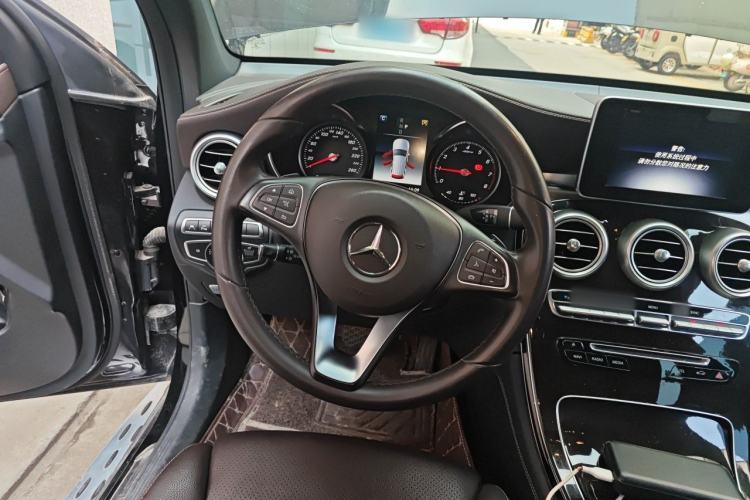 Used Mercedes-Benz GLC 2018 Facelift GLC 260 4MATIC Luxury Edition Steering Wheel