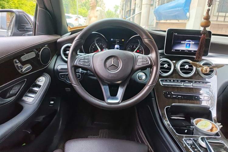 Used Mercedes-Benz GLC 2018 GLC 260 4MATIC Dynamic Edition Steering Wheel