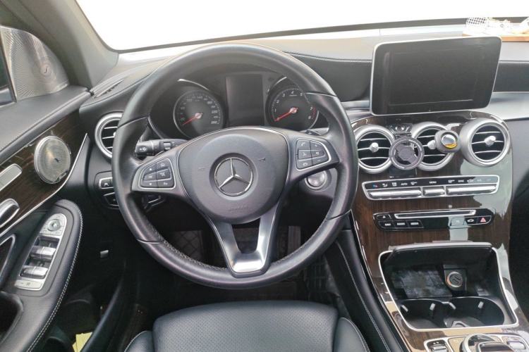 Used Mercedes-Benz GLC 2018 Facelift GLC 260 4MATIC Luxury Edition Steering Wheel