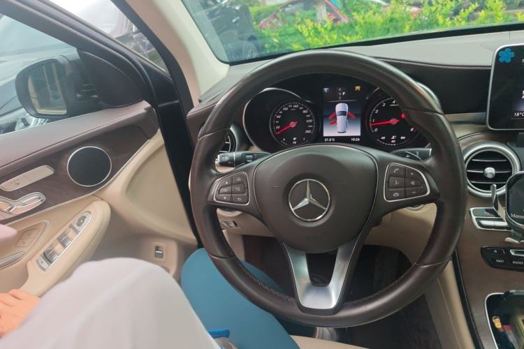 Used Mercedes-Benz GLC 2018 Refreshed GLC 300 4MATIC Dynamic Edition Steering Wheel