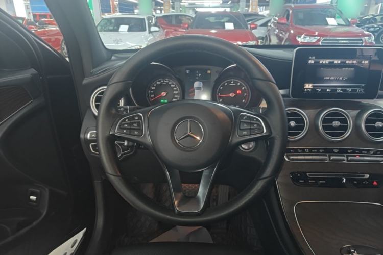 Used Mercedes-Benz GLC 2018 Refreshed GLC 300 4MATIC Dynamic Edition Steering Wheel