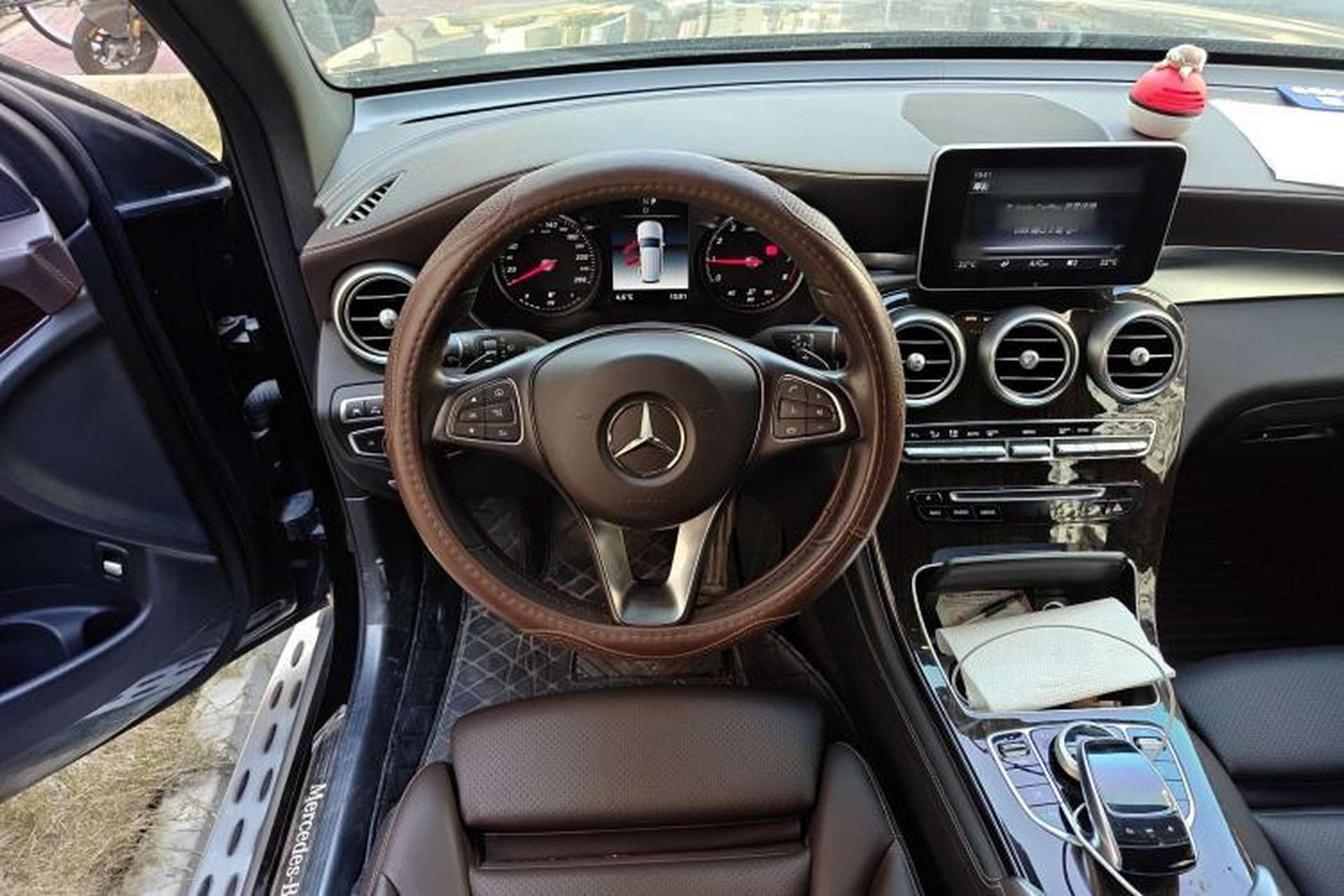 Used Mercedes-Benz GLC 2018 GLC 260 4MATIC Luxury Model Steering Wheel