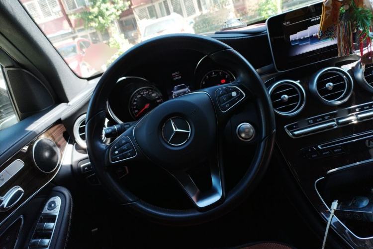 Used Mercedes-Benz GLC 2018 GLC 260 4MATIC Luxury Model Steering Wheel