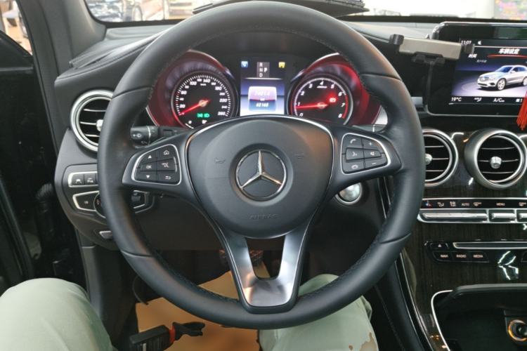 Used Mercedes-Benz GLC 2018 Facelift GLC 260 4MATIC Luxury Edition Steering Wheel