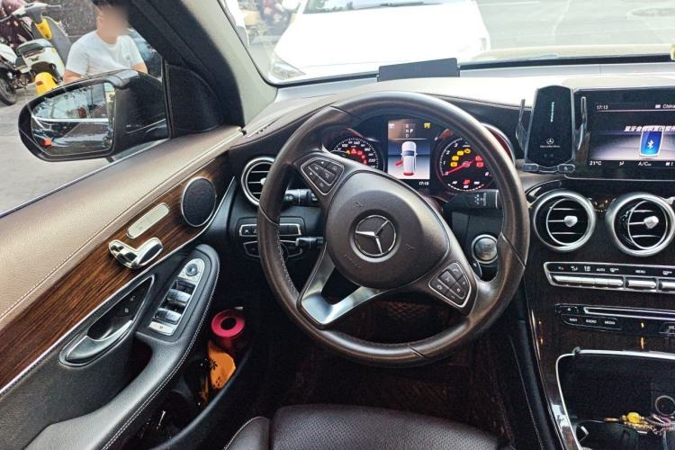 Used Mercedes-Benz GLC 2018 Facelift GLC 260 4MATIC Luxury Edition Steering Wheel