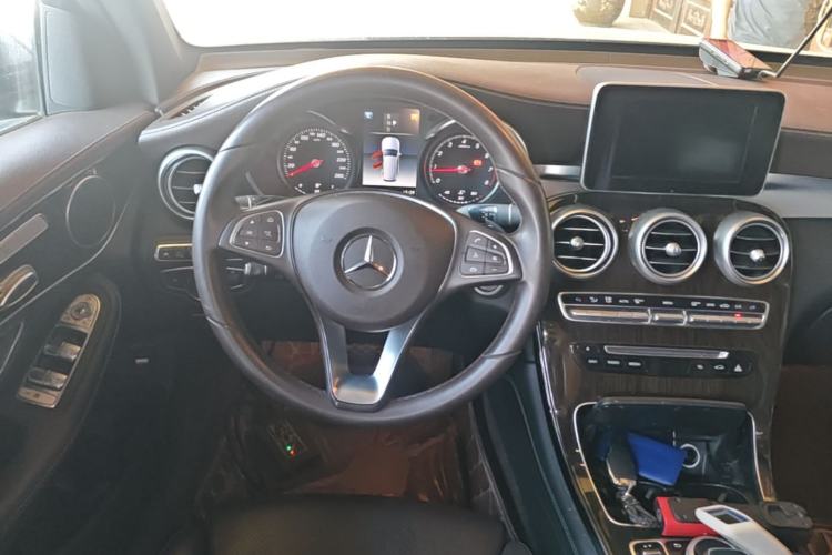 Used Mercedes-Benz GLC 2018 Facelift GLC 260 4MATIC Luxury Edition Steering Wheel