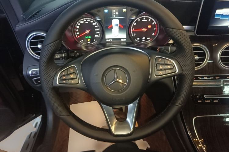 Used Mercedes-Benz GLC 2018 Facelift GLC 260 4MATIC Luxury Edition Steering Wheel
