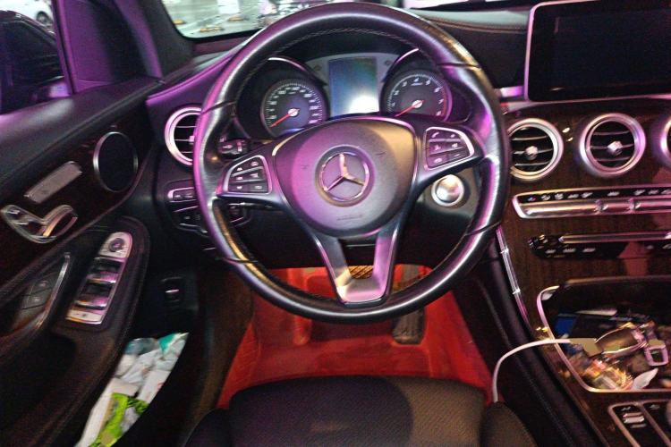 Used Mercedes-Benz GLC 2018 GLC 260 4MATIC Luxury Model Steering Wheel