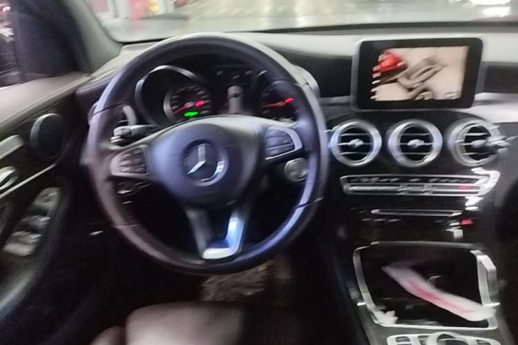 Used Mercedes-Benz GLC 2018 Facelifted GLC 260 4MATIC Dynamic Edition Steering Wheel