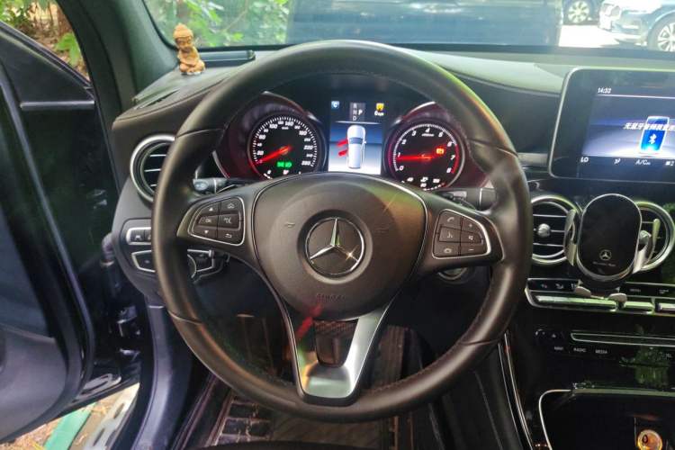 Used Mercedes-Benz GLC 2018 Facelift GLC 260 4MATIC Luxury Edition Steering Wheel