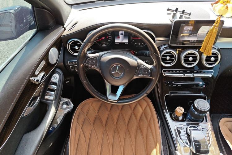 Used Mercedes-Benz GLC 2018 GLC 260 4MATIC Luxury Model Steering Wheel