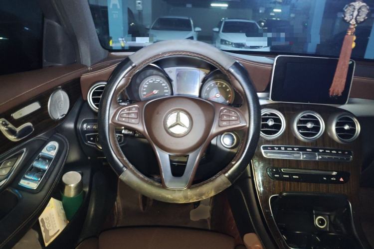Used Mercedes-Benz GLC 2018 GLC 260 4MATIC Luxury Model Steering Wheel