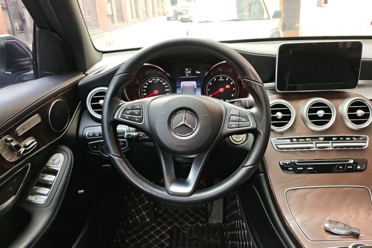 Used Mercedes-Benz GLC 2018 Refreshed GLC 300 4MATIC Dynamic Edition Steering Wheel