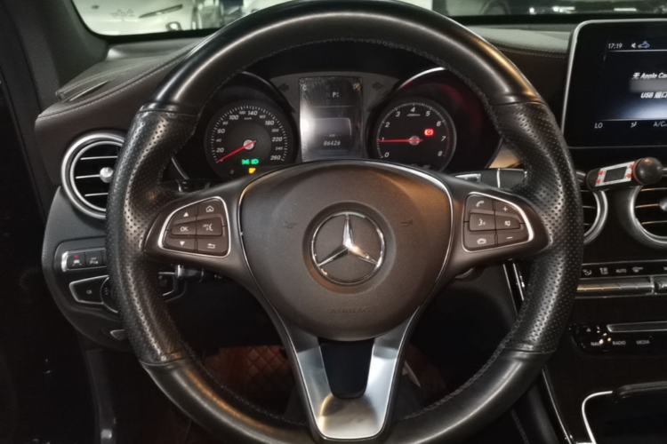 Used Mercedes-Benz GLC 2018 Facelift GLC 260 4MATIC Luxury Edition Steering Wheel